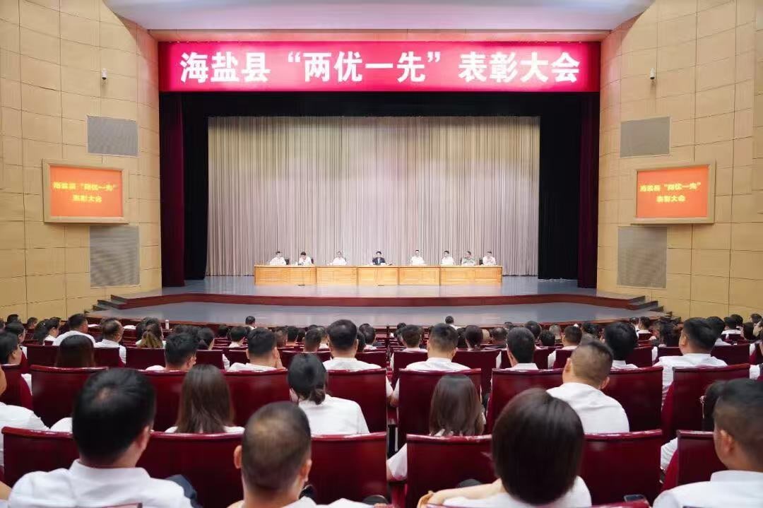 Seeking Truth and Being Pragmatic丨Comrade Zhang Guangyao Honored as Outstanding Communist Party Member of Haiyan County