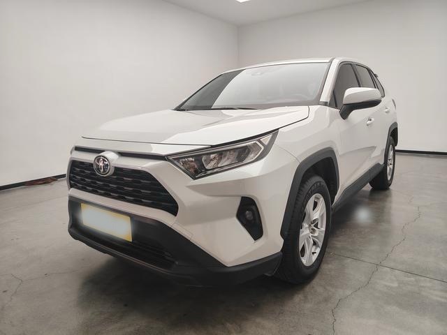 Toyota RAV4 SUV · معرض صور المركبة · 1
