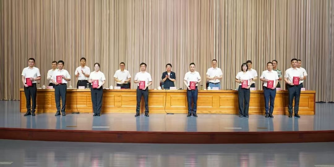 Seeking Truth and Being Pragmatic丨Comrade Zhang Guangyao Honored as Outstanding Communist Party Member of Haiyan County